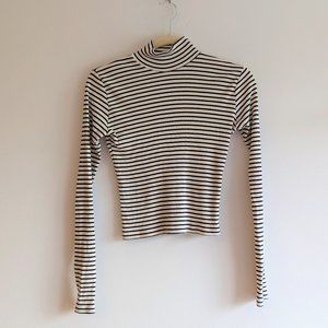Brandy Melville cropped ribbed mockneck sz S